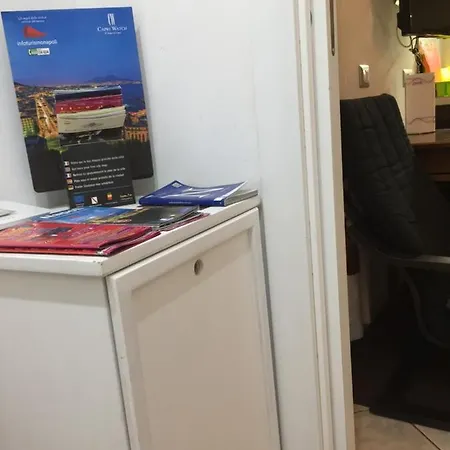 La Residenza Short Let Monolocale Standard Via Chiaia 82 شقة *