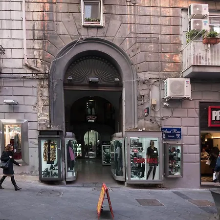 شقة La Residenza Short Let Monolocale Standard Via Chiaia 82 نابولي