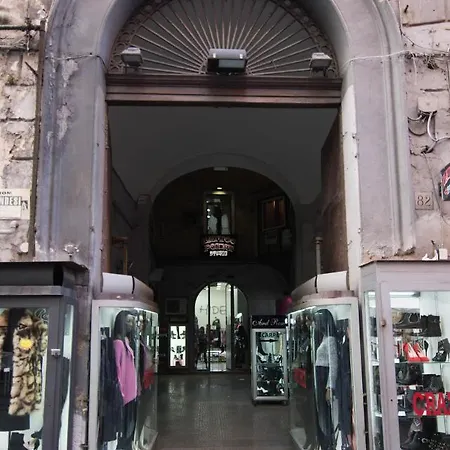 La Residenza Short Let Monolocale Standard Via Chiaia 82 Naples