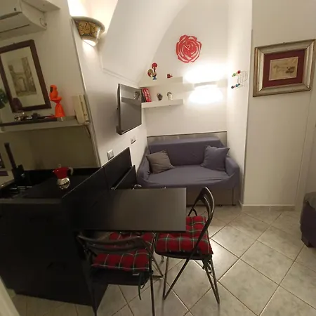 La Residenza Short Let Monolocale Standard Via Chiaia 82 Apartment